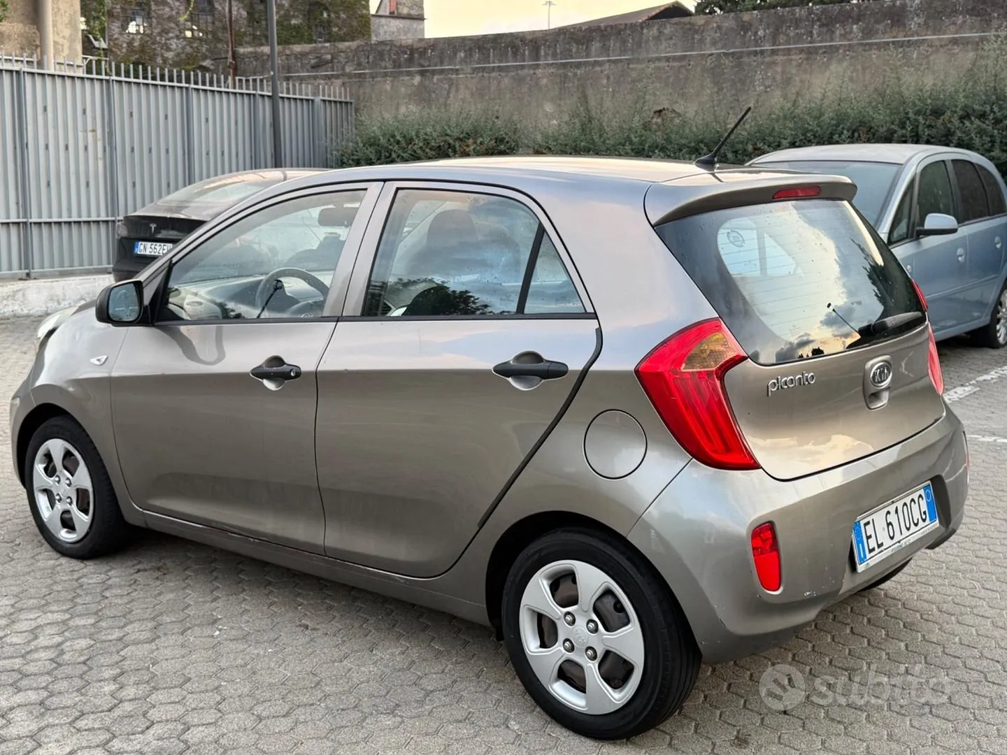 Kia Picanto 2012 photo 3