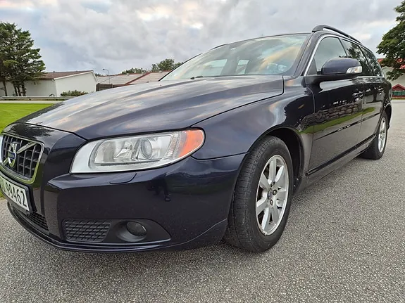 Volvo V70 2011 photo 2