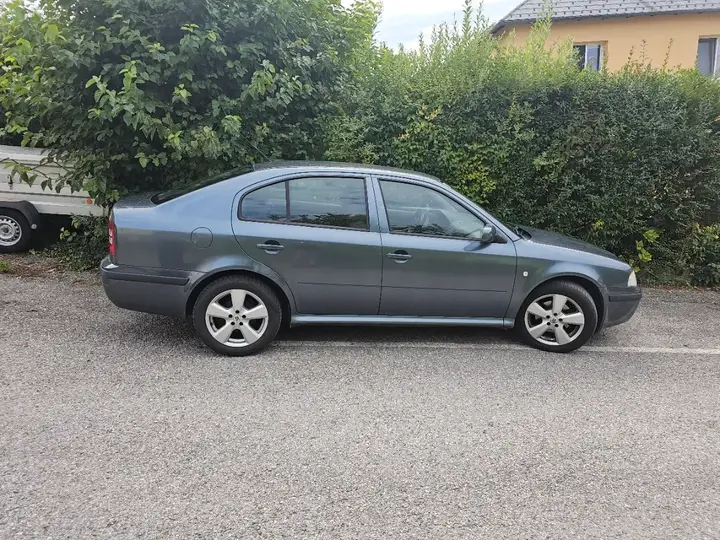 Skoda Octavia 2004 photo 3