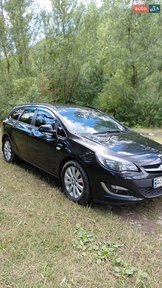 Opel Astra 2012 photo 2