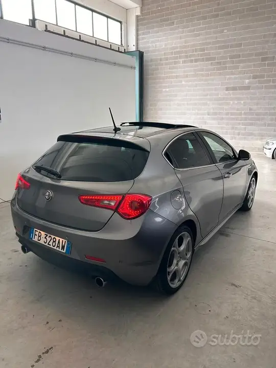 Alfa Romeo Giulietta 2015 photo 4