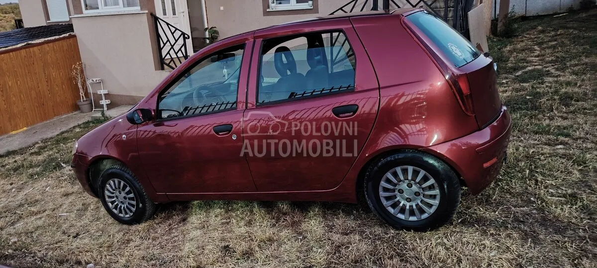Fiat Punto 2011 photo 2