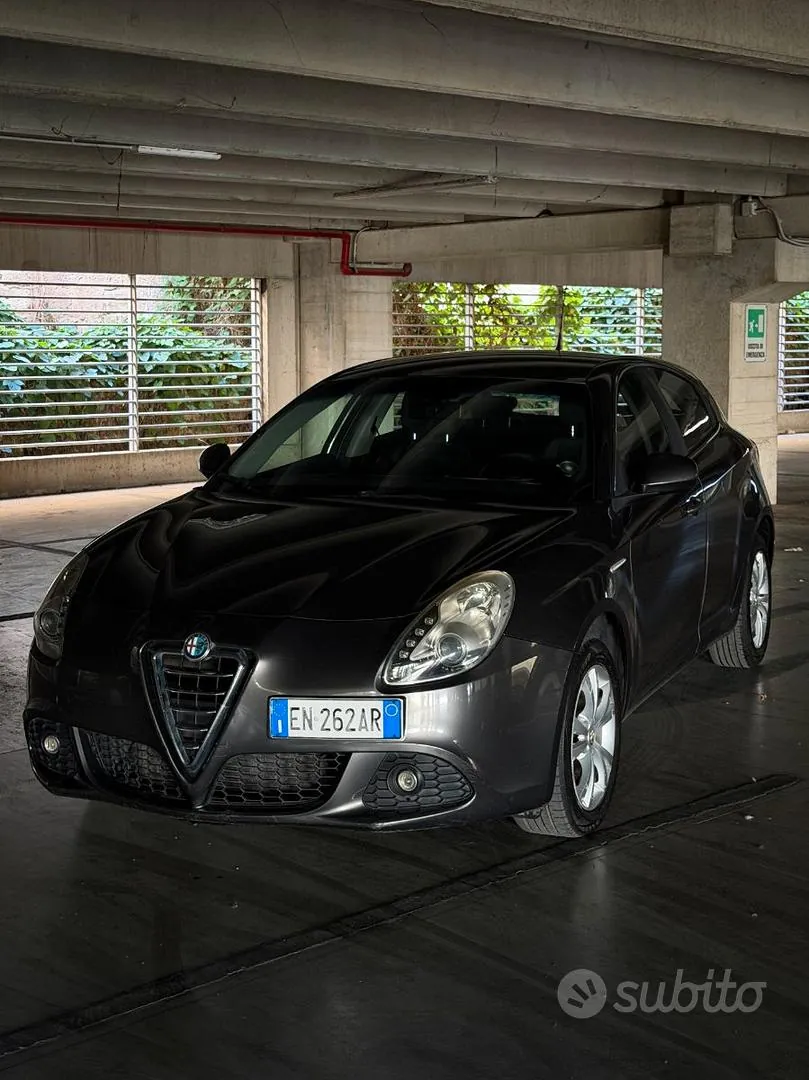 Alfa Romeo Giulietta 2012 photo 2