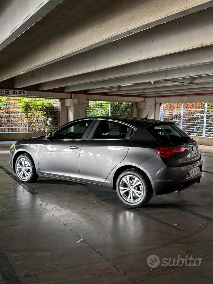 Alfa Romeo Giulietta 2012 photo 3