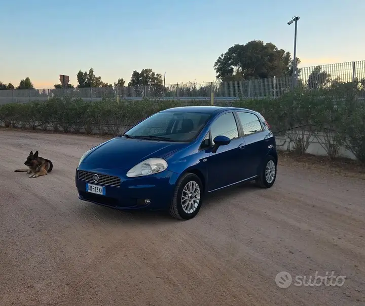 Fiat Grande Punto 2009 photo 2