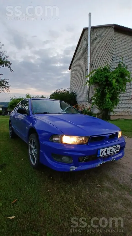 Mitsubishi Galant 2001 photo 2
