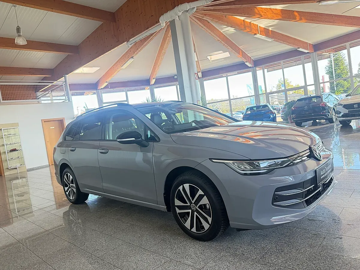 Volkswagen Golf 2025 photo 3