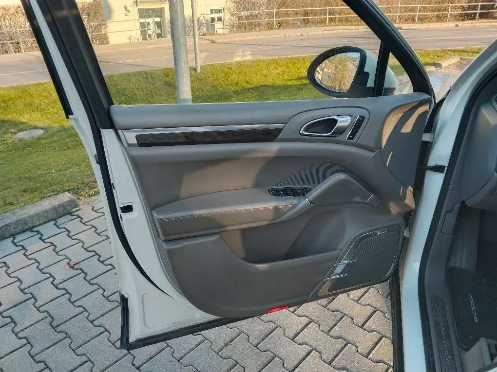 Porsche Cayenne 2010 photo 3