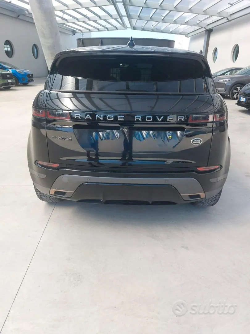 Land Rover Range Rover Evoque 2022 photo 2