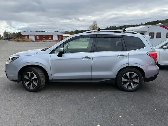 Subaru Forester 2018 photo 2