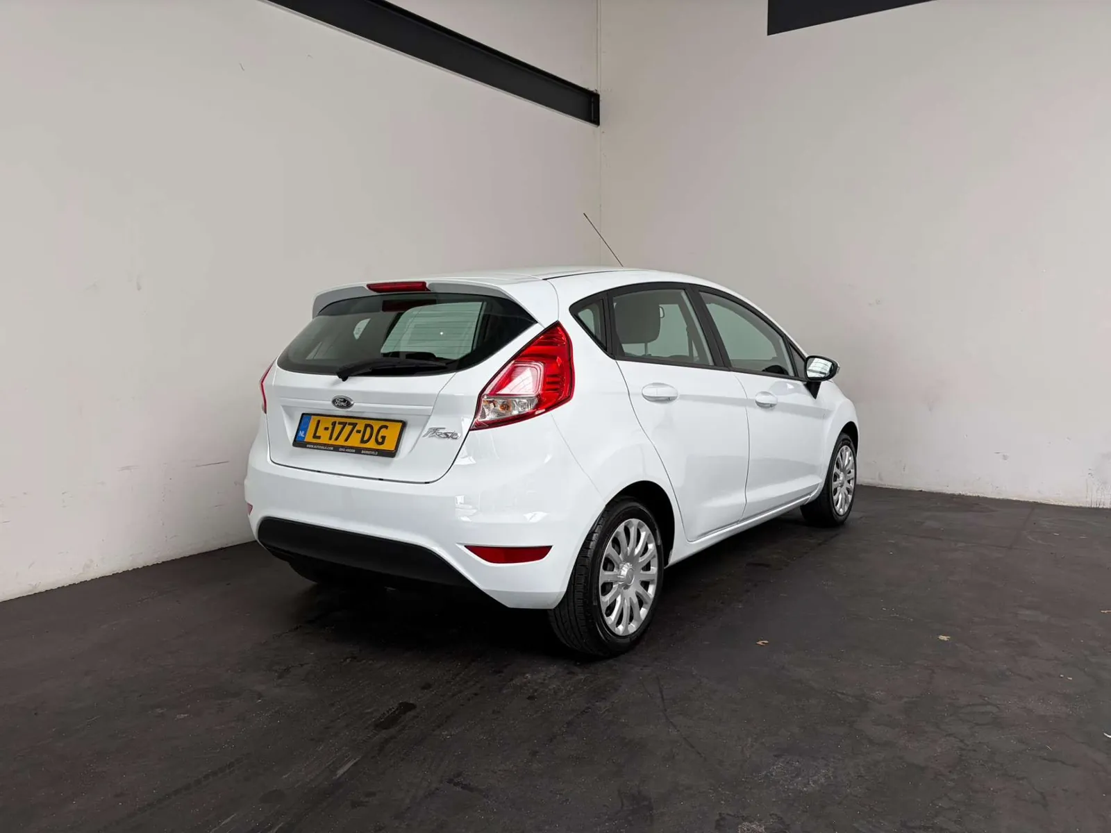 Ford Fiesta 2016 photo 2