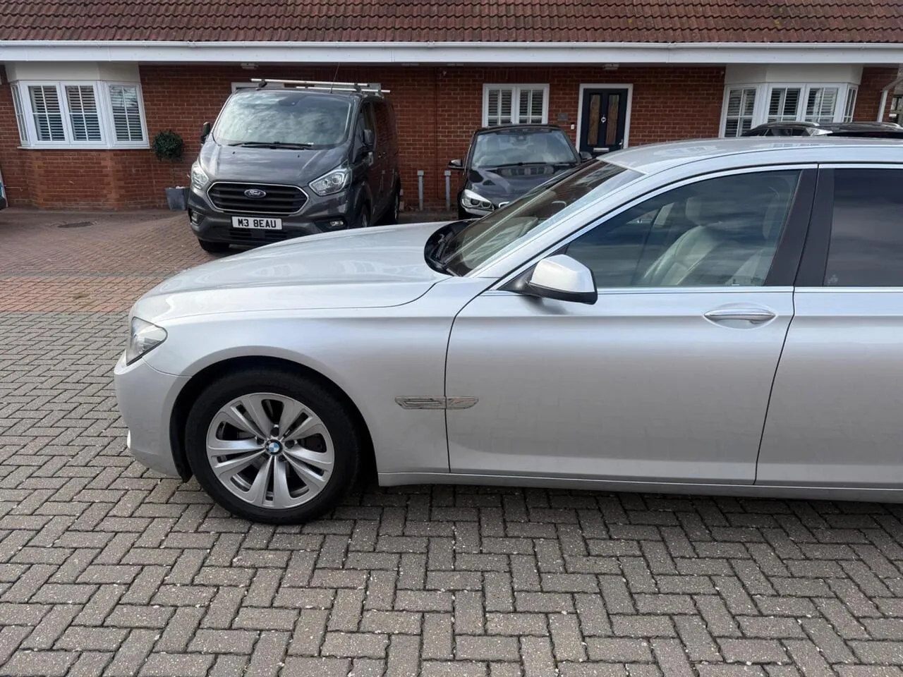 BMW 7 Series 2010 photo 3
