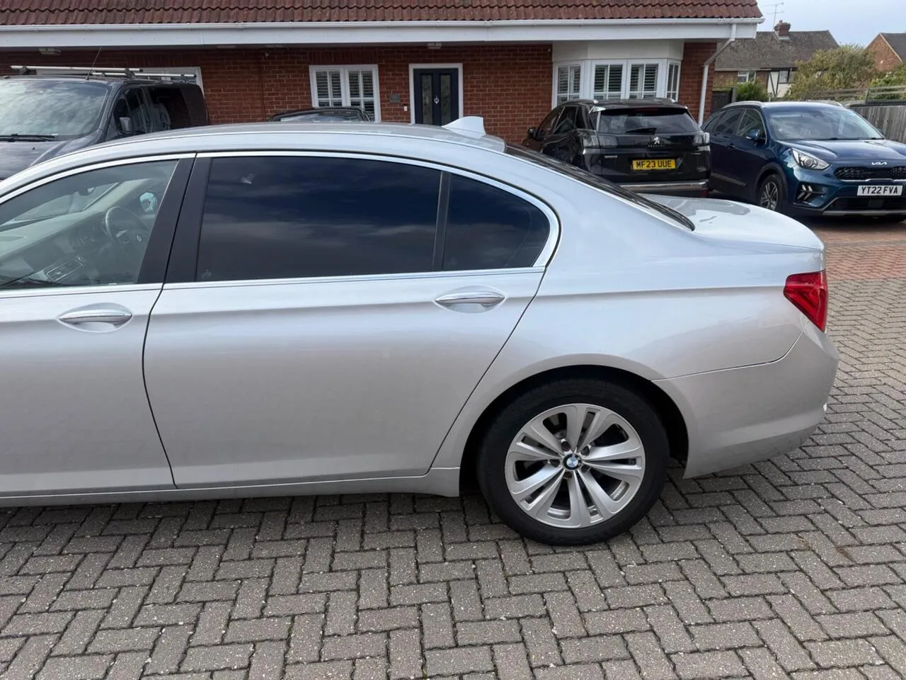 BMW 7 Series 2010 photo 4