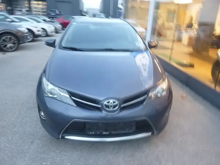 Toyota Auris 2015 photo 3