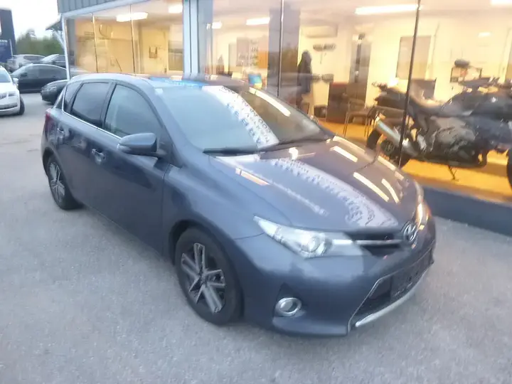 Toyota Auris 2015 photo 2