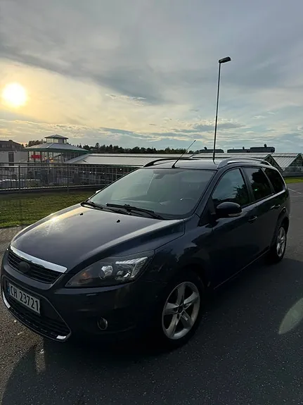 Ford Focus 2010 photo 2