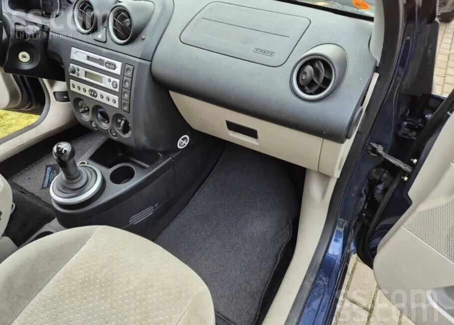 Ford Fiesta 2004 photo 5