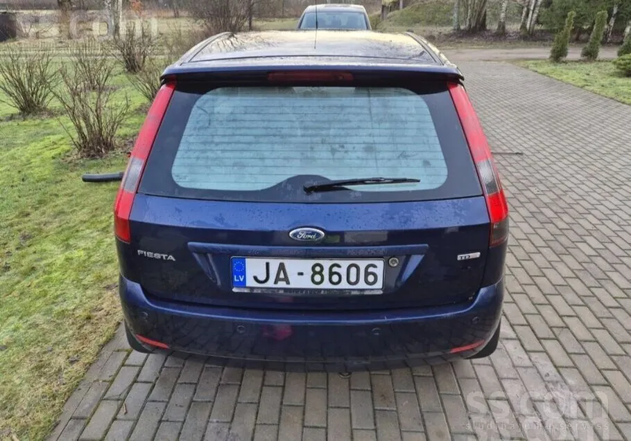 Ford Fiesta 2004 photo 2