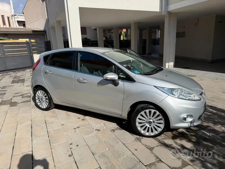 Ford Fiesta 2009 photo 2