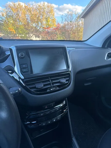 Peugeot 208 2016 photo 3