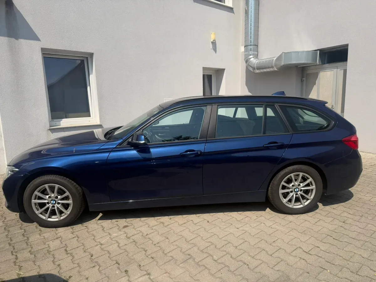 BMW 3 Series 2018 photo 3