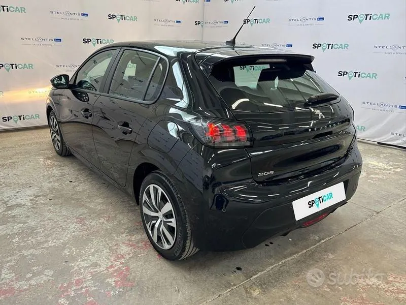 Peugeot 208 2023 photo 3