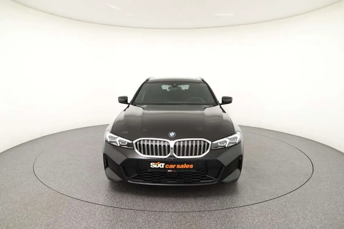 BMW 3 Series 2025 photo 2