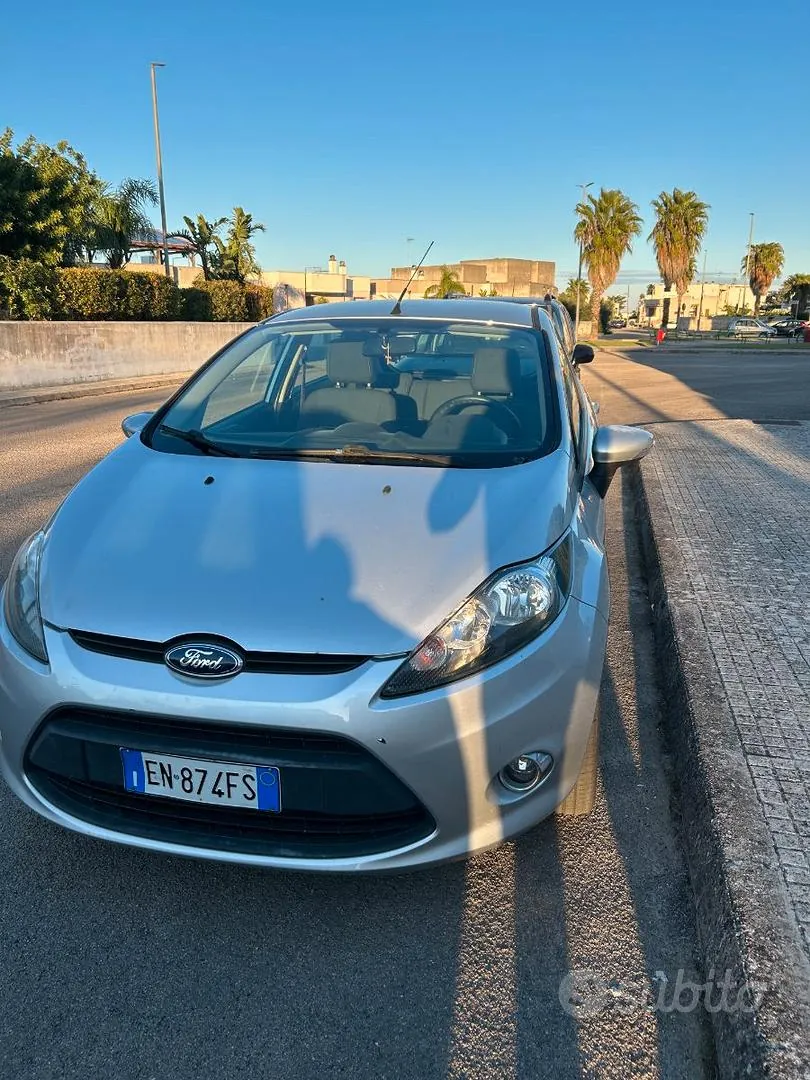Ford Fiesta 2012 photo 2