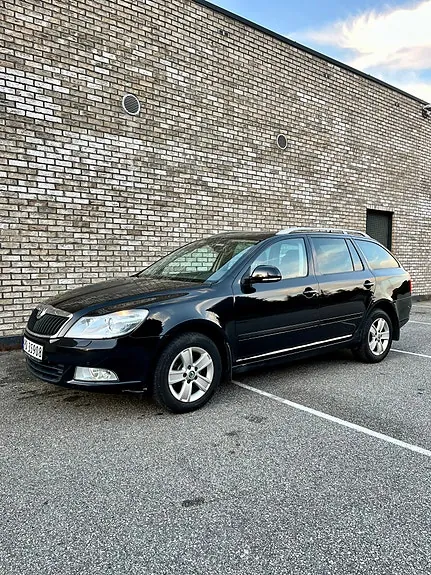 Skoda Octavia 2011 photo 2