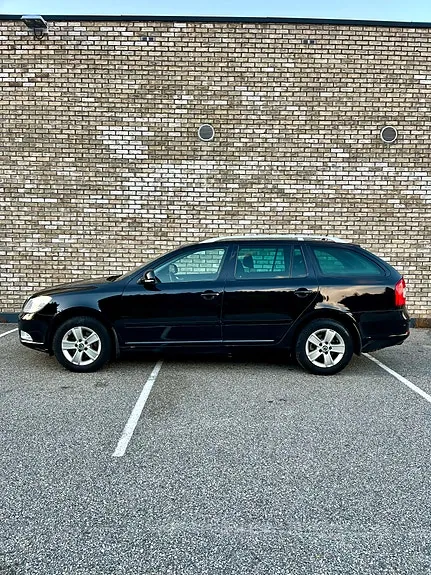 Skoda Octavia 2011 photo 3