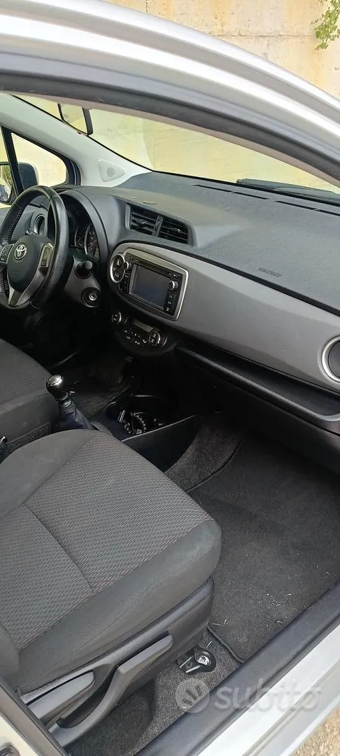 Toyota Yaris 2012 photo 3