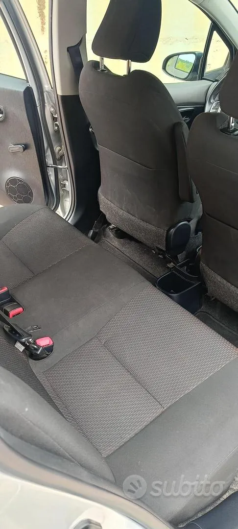 Toyota Yaris 2012 photo 4