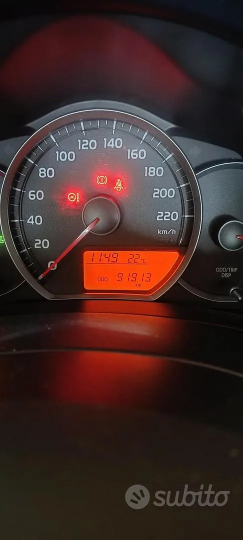 Toyota Yaris 2012 photo 5