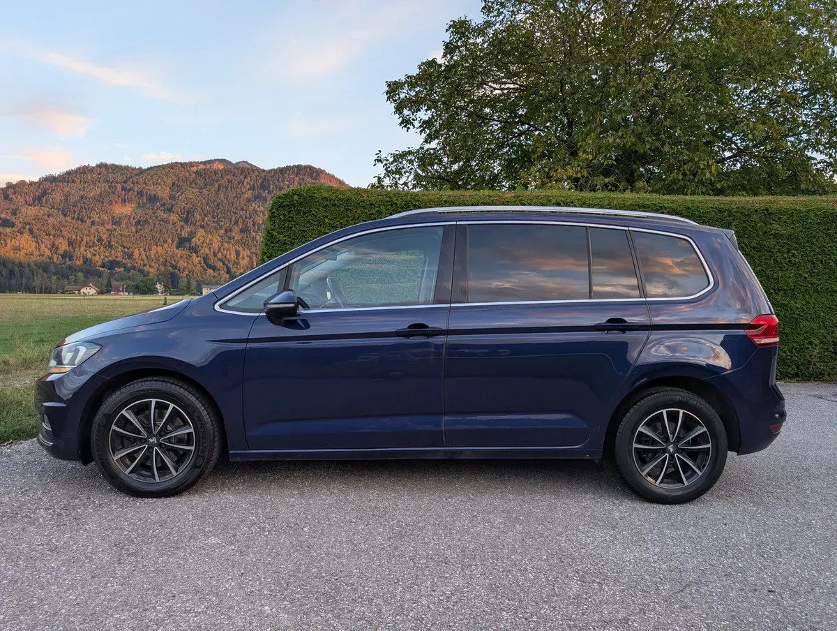 Volkswagen Touran 2017 photo 2