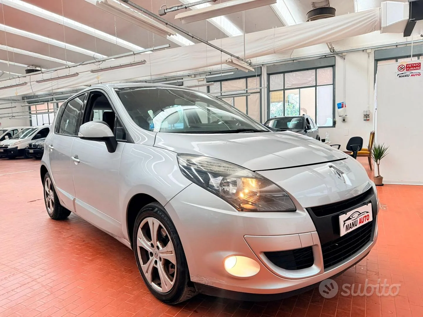 Renault Scenic 2011 photo 2