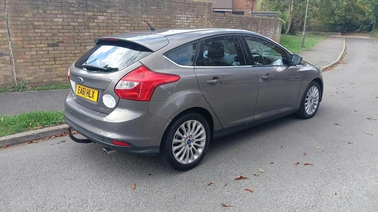 Ford Focus 2011 photo 3