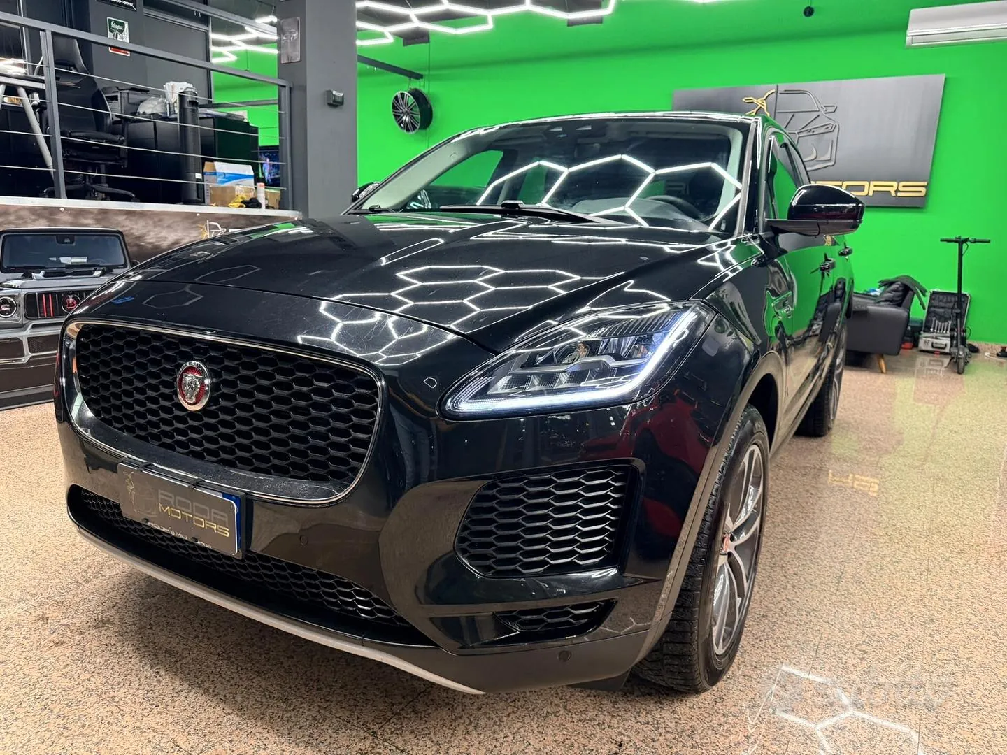 Jaguar E-Pace 2019 photo 4
