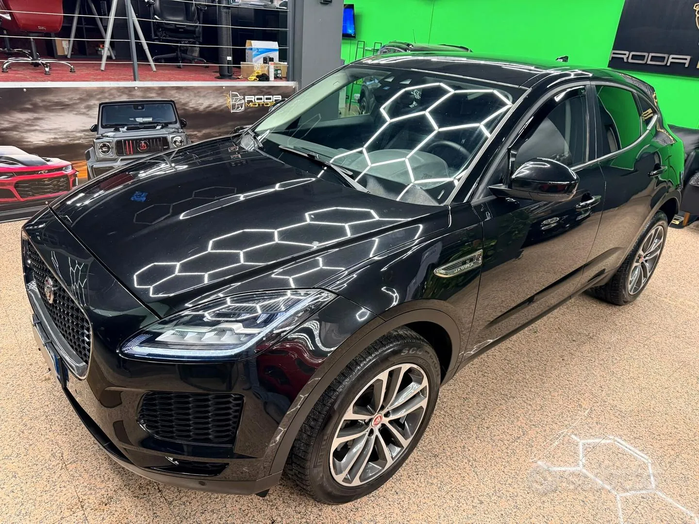 Jaguar E-Pace 2019 photo 3