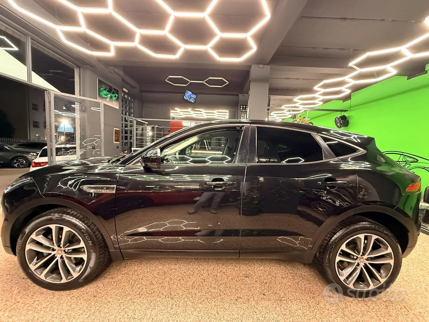 Jaguar E-Pace 2019 photo 5