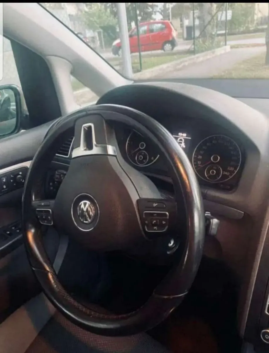 Volkswagen Touran 2013 photo 2
