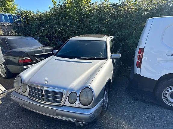 Mercedes-Benz E200