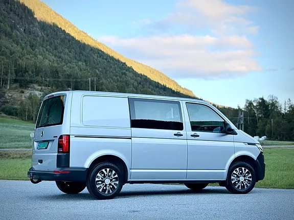 Volkswagen Transporter 2022 photo 2