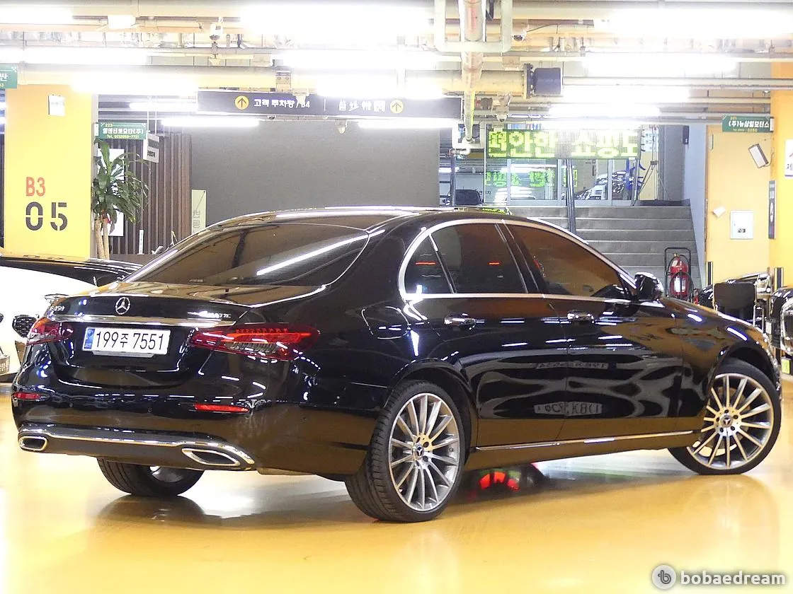 Mercedes-Benz E-Class 2023 photo 3