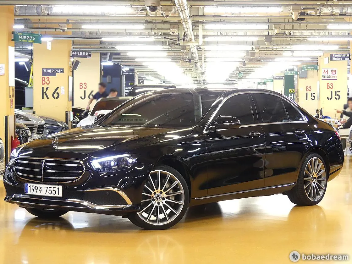 Mercedes-Benz E-Class 2023 photo 2