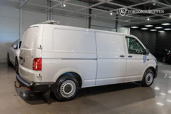 Volkswagen Transporter 2018 photo 2