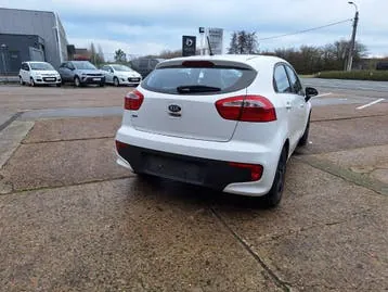 Kia Rio 2015 photo 3