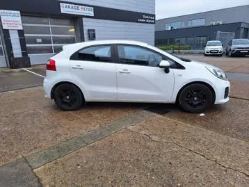Kia Rio 2015 photo 2