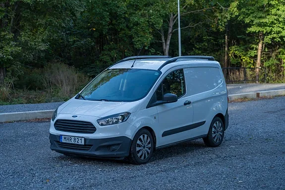 Ford Transit Courier 2016 photo 2