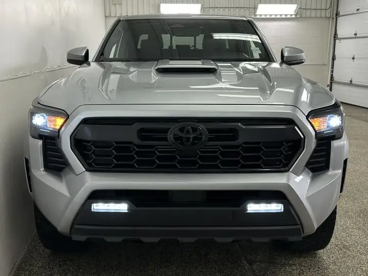 Toyota Tacoma 2026 photo 2