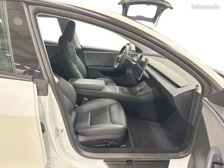 Tesla Model 3 2024 photo 4